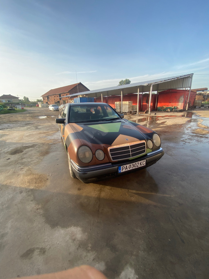 Mercedes-Benz E 200, снимка 1 - Автомобили и джипове - 46091078
