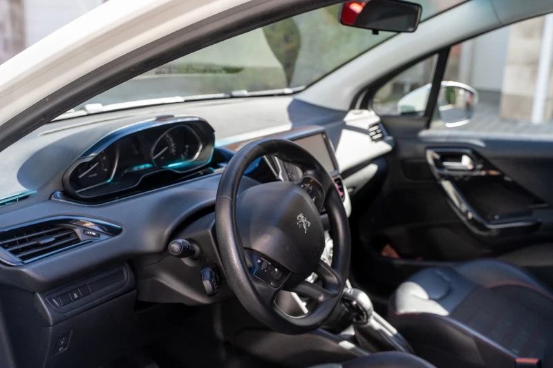 Peugeot 208, снимка 7 - Автомобили и джипове - 52684531