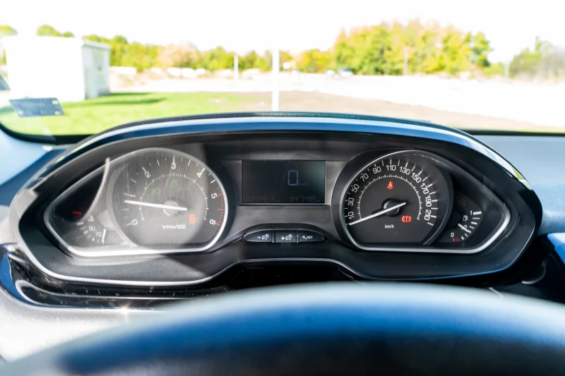 Peugeot 208, снимка 8 - Автомобили и джипове - 52684531