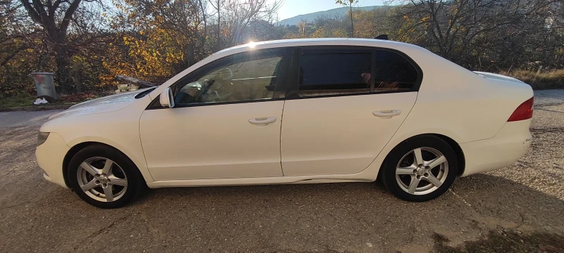 Skoda Superb, снимка 4 - Автомобили и джипове - 52364349