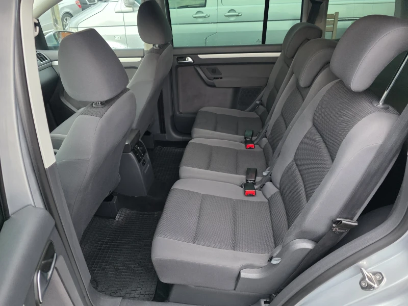 VW Touran 1.6tdi, снимка 11 - Автомобили и джипове - 52560972