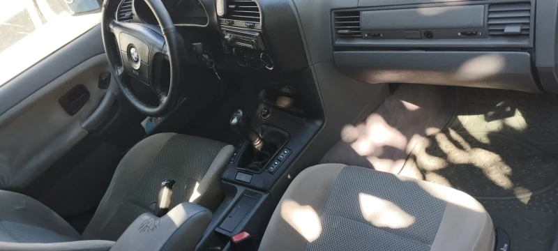 BMW 318, снимка 5 - Автомобили и джипове - 52618843