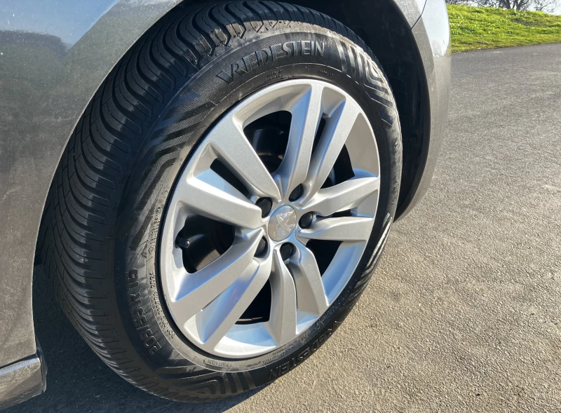 Peugeot 308 1.6 HDI, снимка 15 - Автомобили и джипове - 52912987
