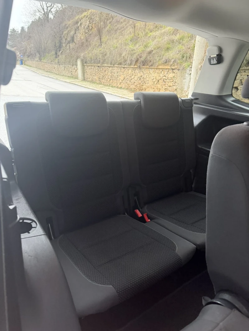 VW Touran 1 6TDI 7Person, снимка 7 - Автомобили и джипове - 52976514