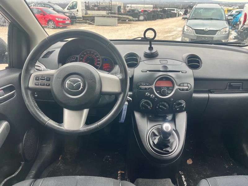 Mazda 2 1.3i , снимка 7 - Автомобили и джипове - 53101289