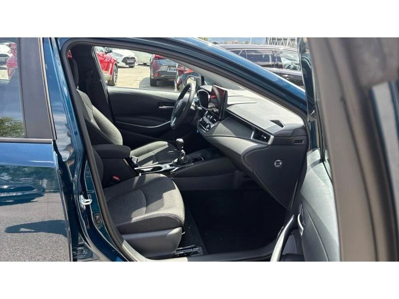 Toyota Corolla SDN 1.5 6MT EXECUTIVE MY25 - НОВА, снимка 6 - Автомобили и джипове - 54993645