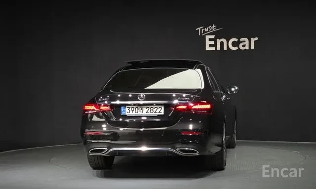 Mercedes-Benz E 350  AMG PACK / 360 / BURMESTER / AMBIENT / PANO , снимка 4 - Автомобили и джипове - 55394488
