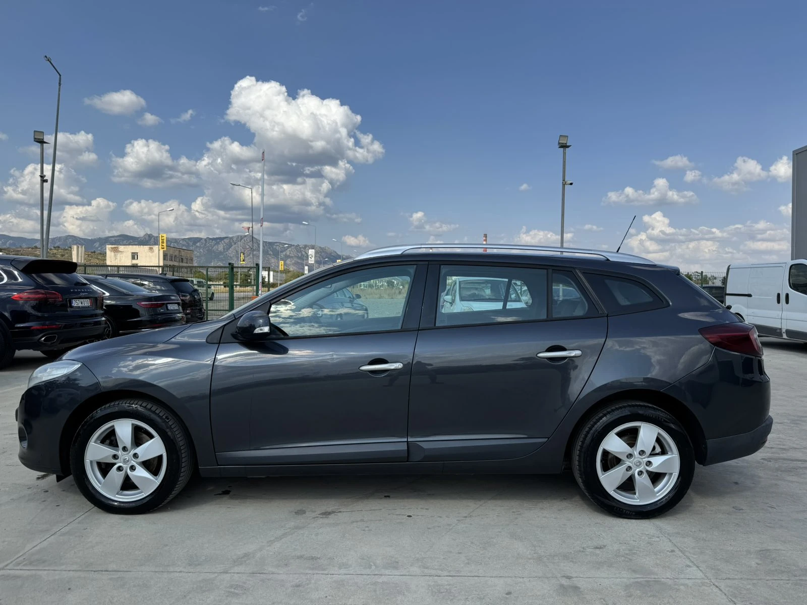 Renault Megane 1.5* 110ps* НАВИ* ПАРКТ* АВТОПИЛОТ - изображение 2