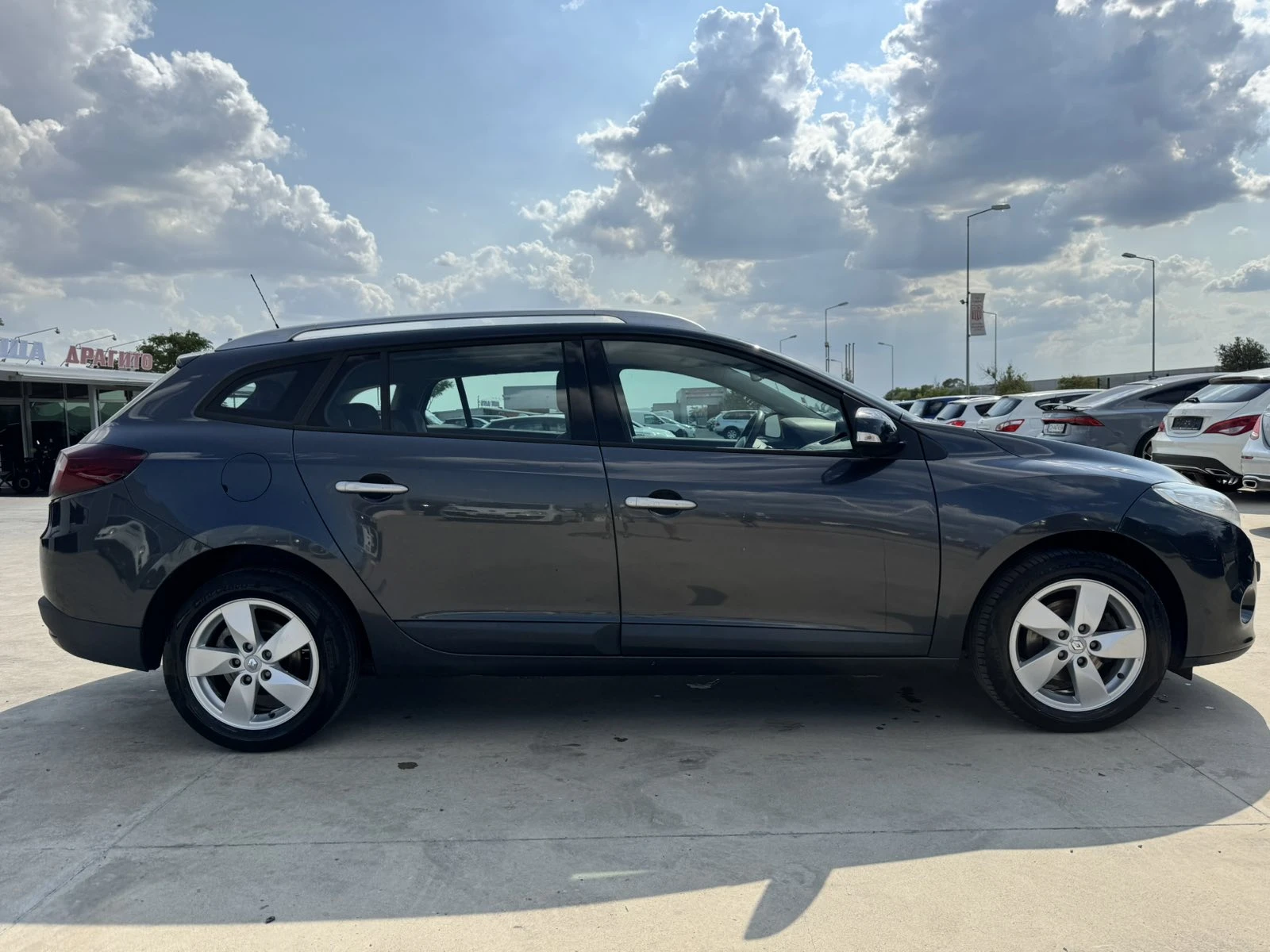 Renault Megane 1.5* 110ps* НАВИ* ПАРКТ* АВТОПИЛОТ - изображение 6