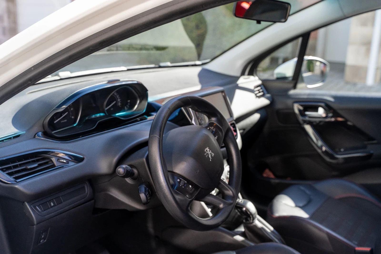 Peugeot 208  - изображение 7