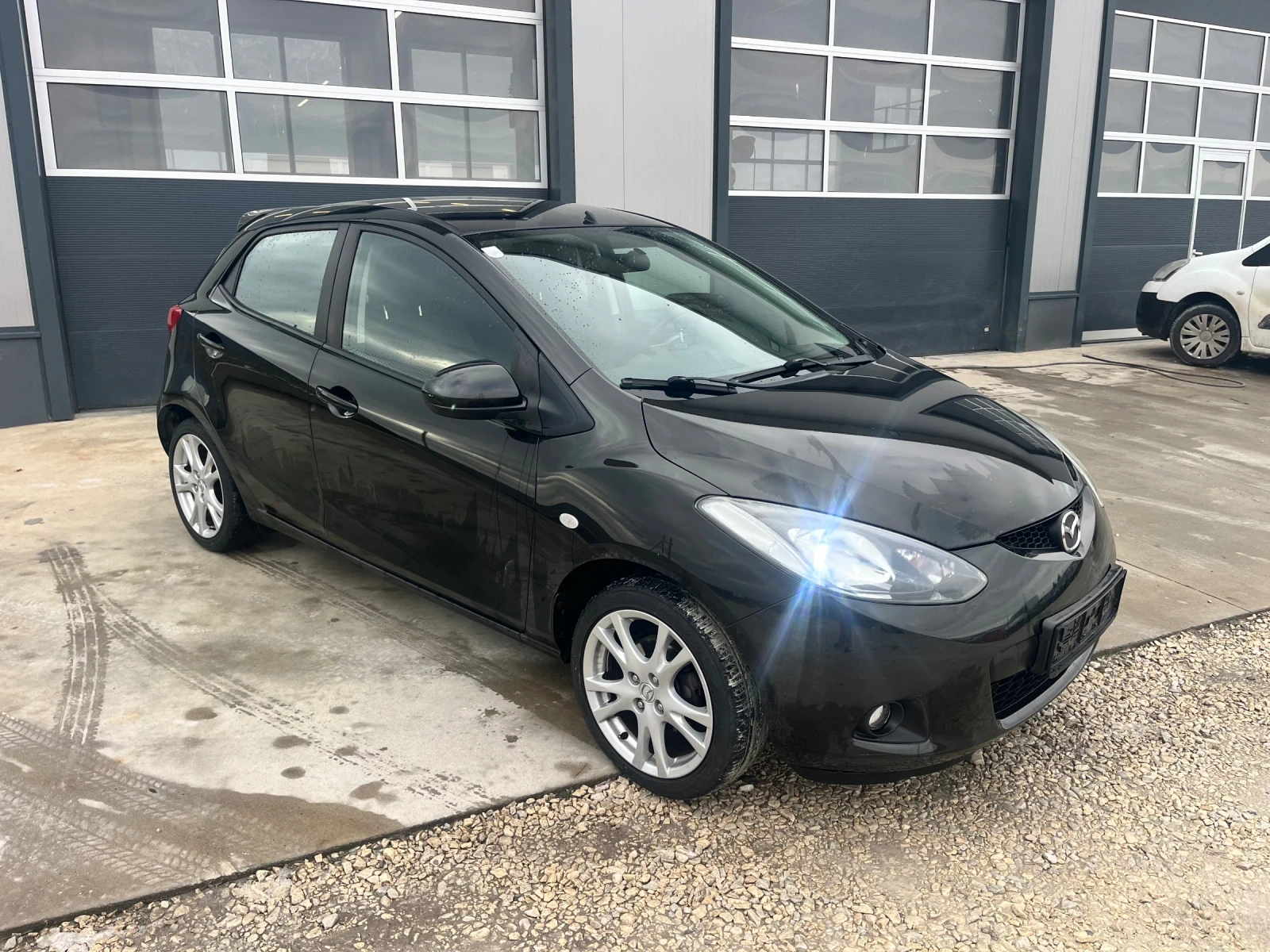 Mazda 2 1.3i  - изображение 3