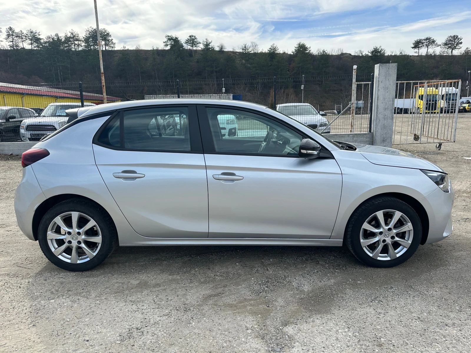 Opel Corsa 1.2i-75ph NAVI/CAMERA/EURO6D - изображение 8