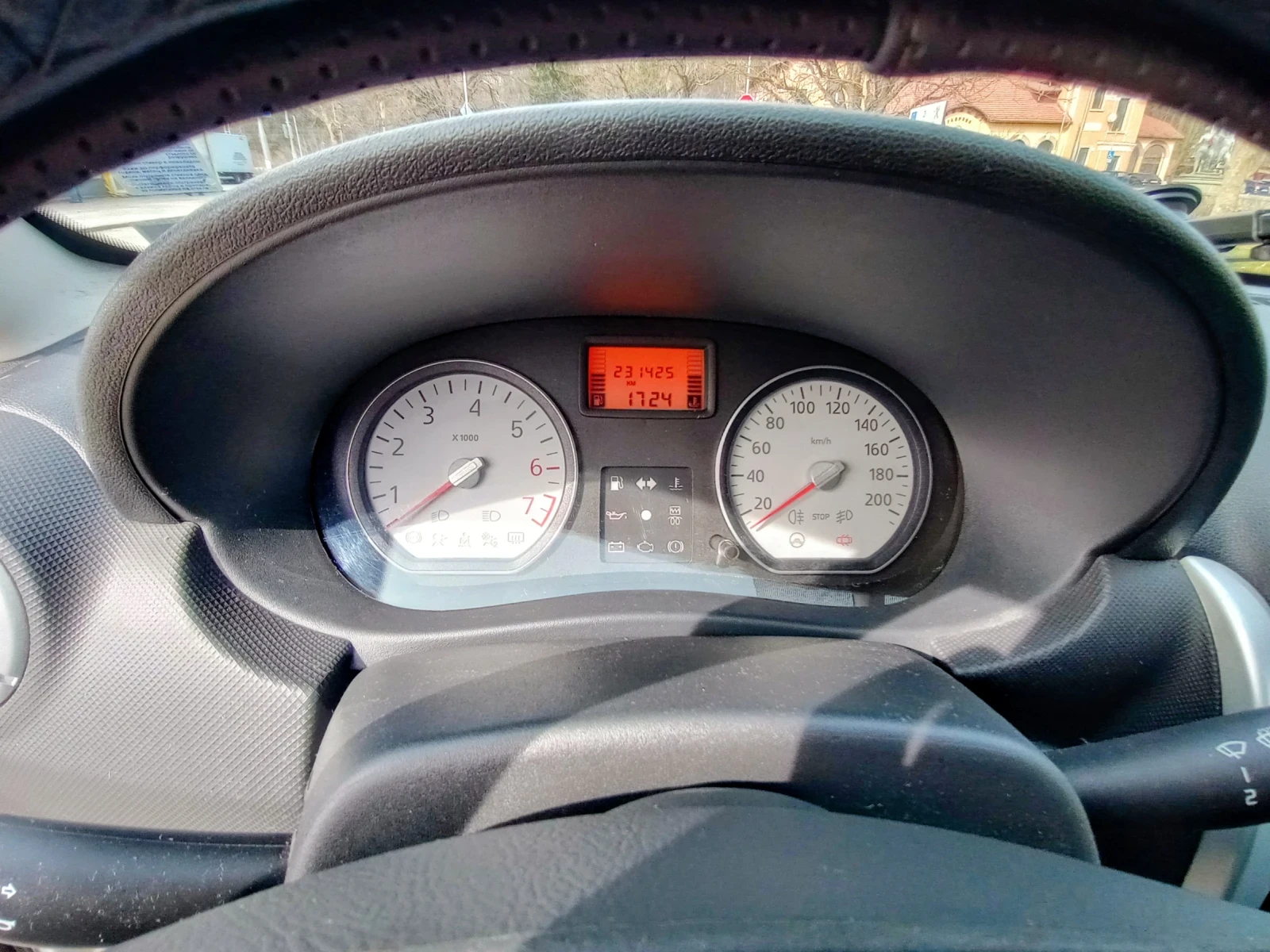 Dacia Sandero, снимка 6 - Автомобили и джипове - 53712220