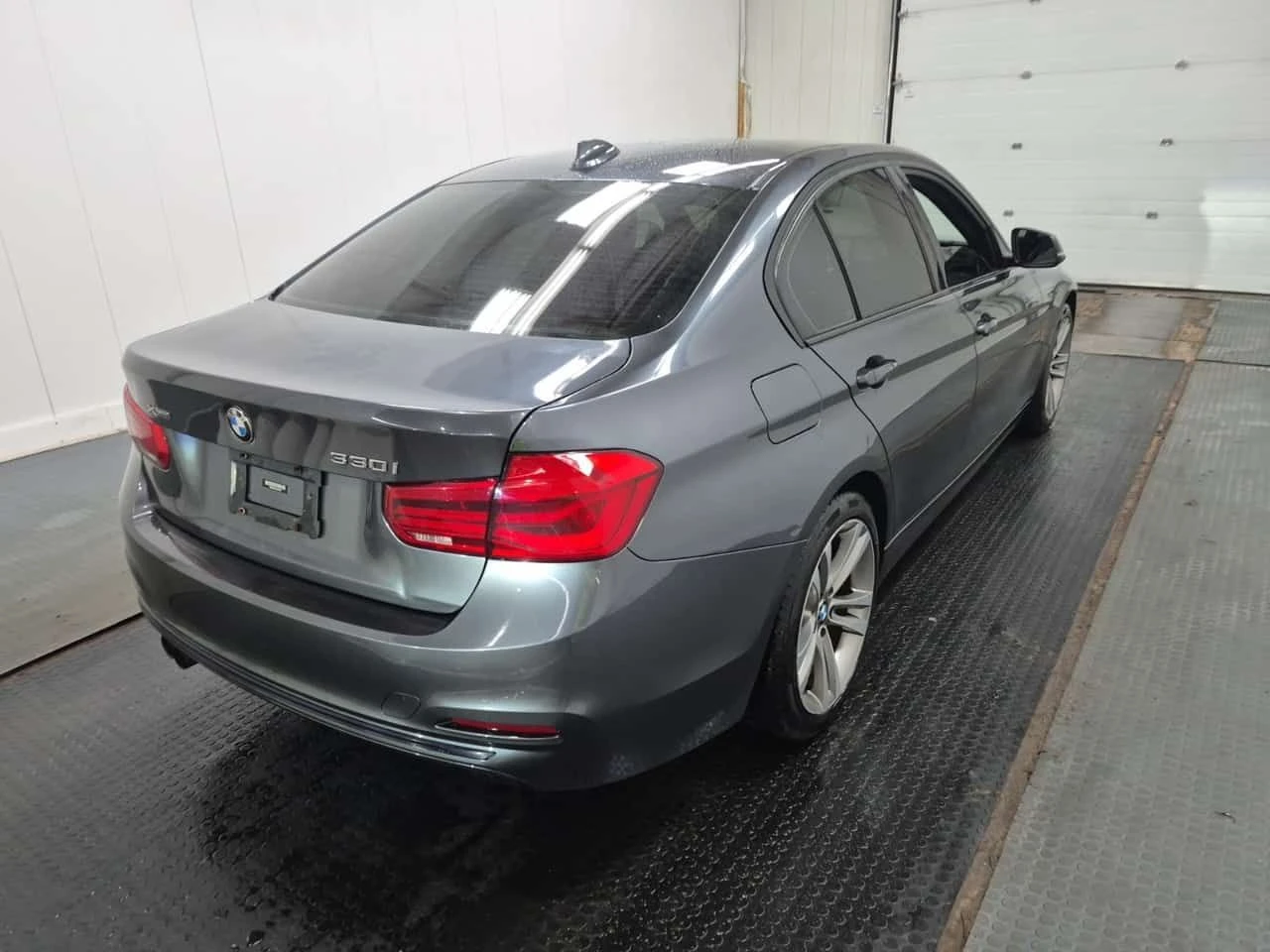 BMW 330 * 330I XDRIVE * CARFAX * ЦЕНА ДО БГ, снимка 3 - Автомобили и джипове - 53954457