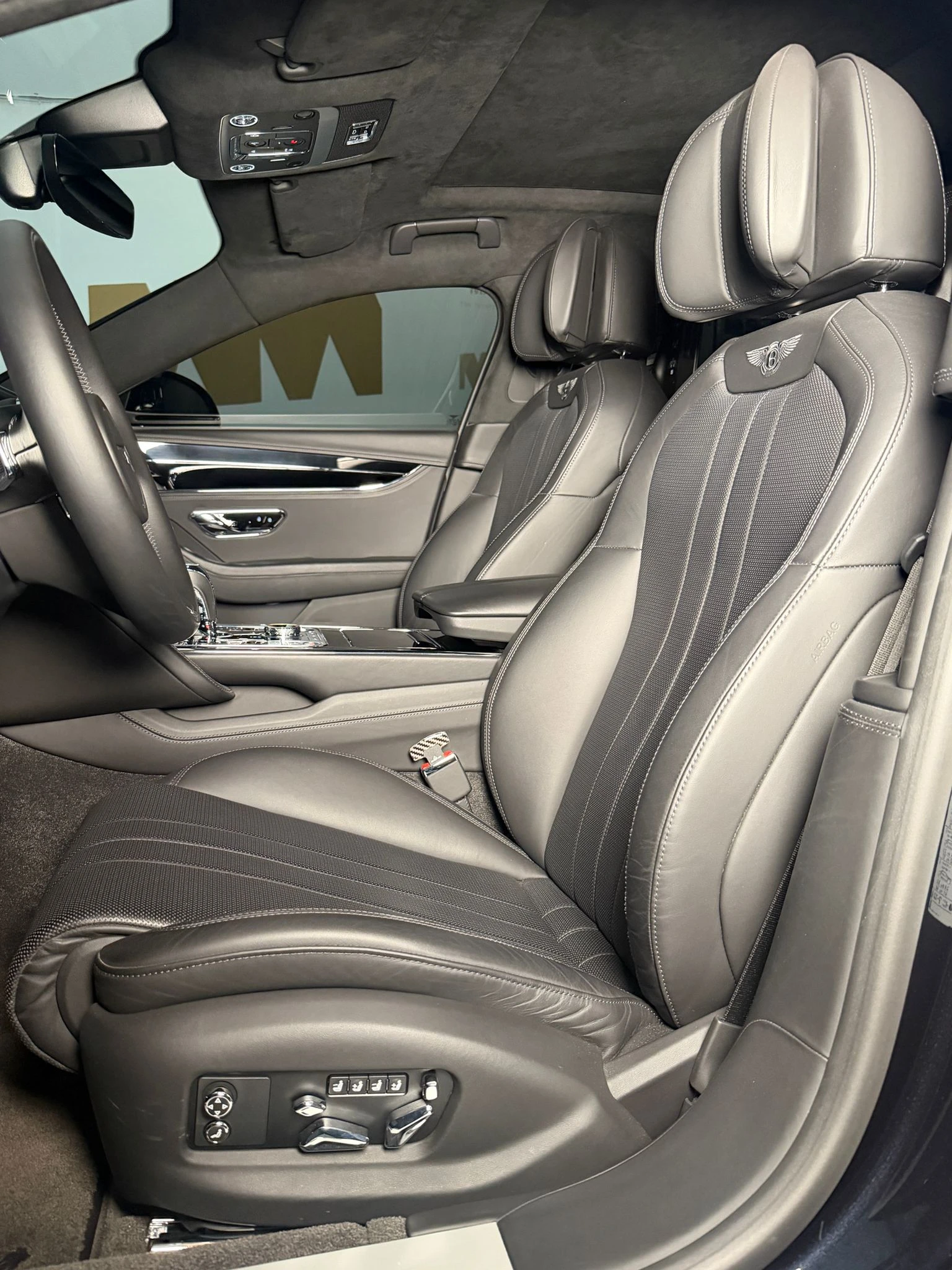 Bentley Flying Spur V8* TV* Massage* Ventilation* Pano, снимка 8 - Автомобили и джипове - 54139412