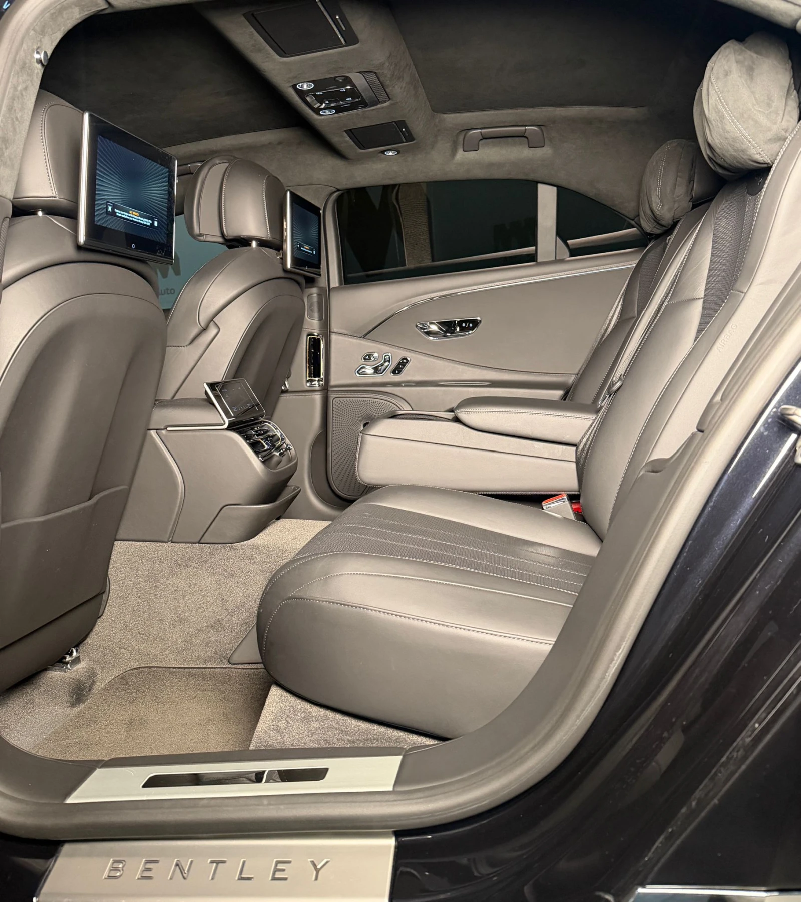 Bentley Flying Spur V8* TV* Massage* Ventilation* Pano, снимка 13 - Автомобили и джипове - 54139412