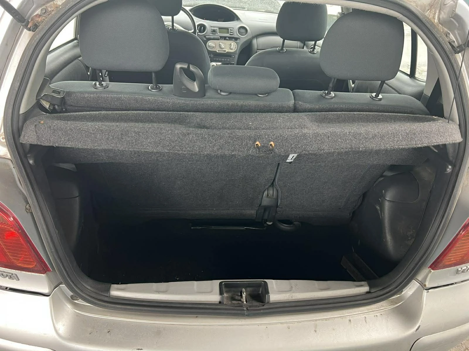 Toyota Yaris 1.3 vvt-i, снимка 14 - Автомобили и джипове - 54280877