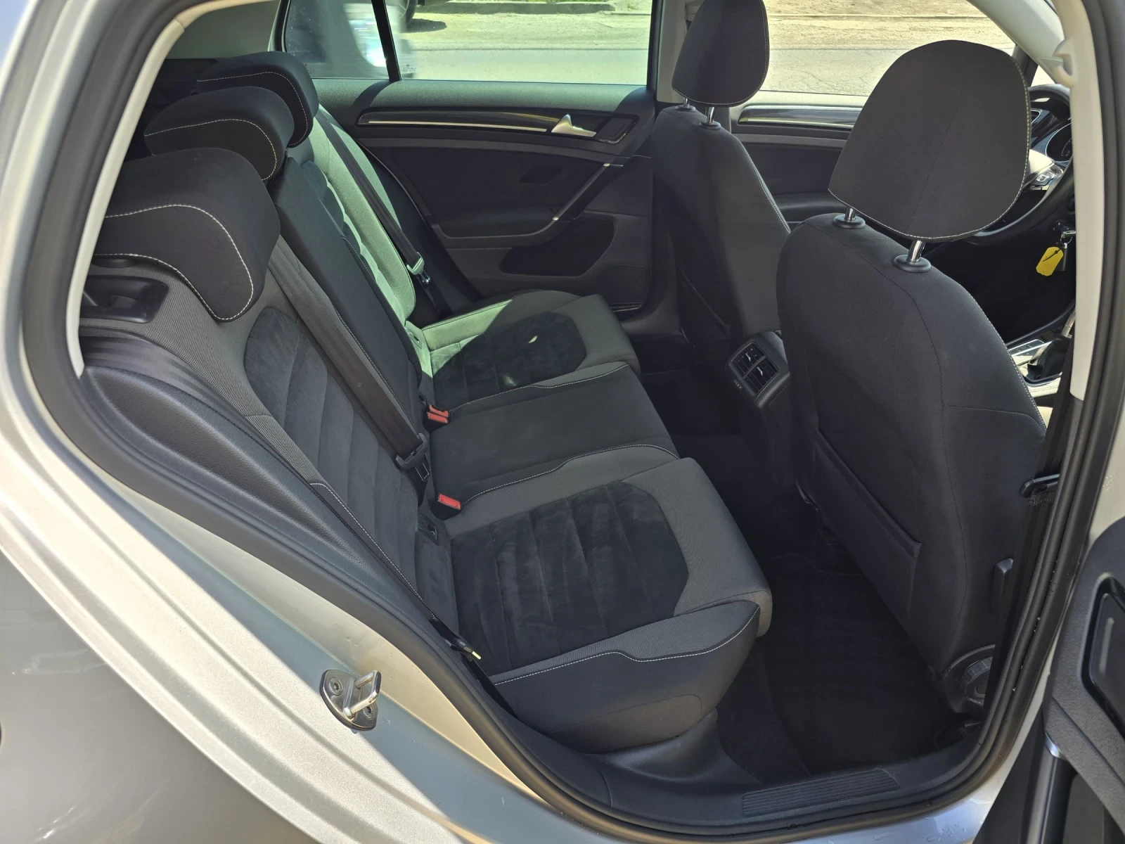 VW Golf HIGHLINE/AUTO/NAVI/PARK, снимка 11 - Автомобили и джипове - 54437642