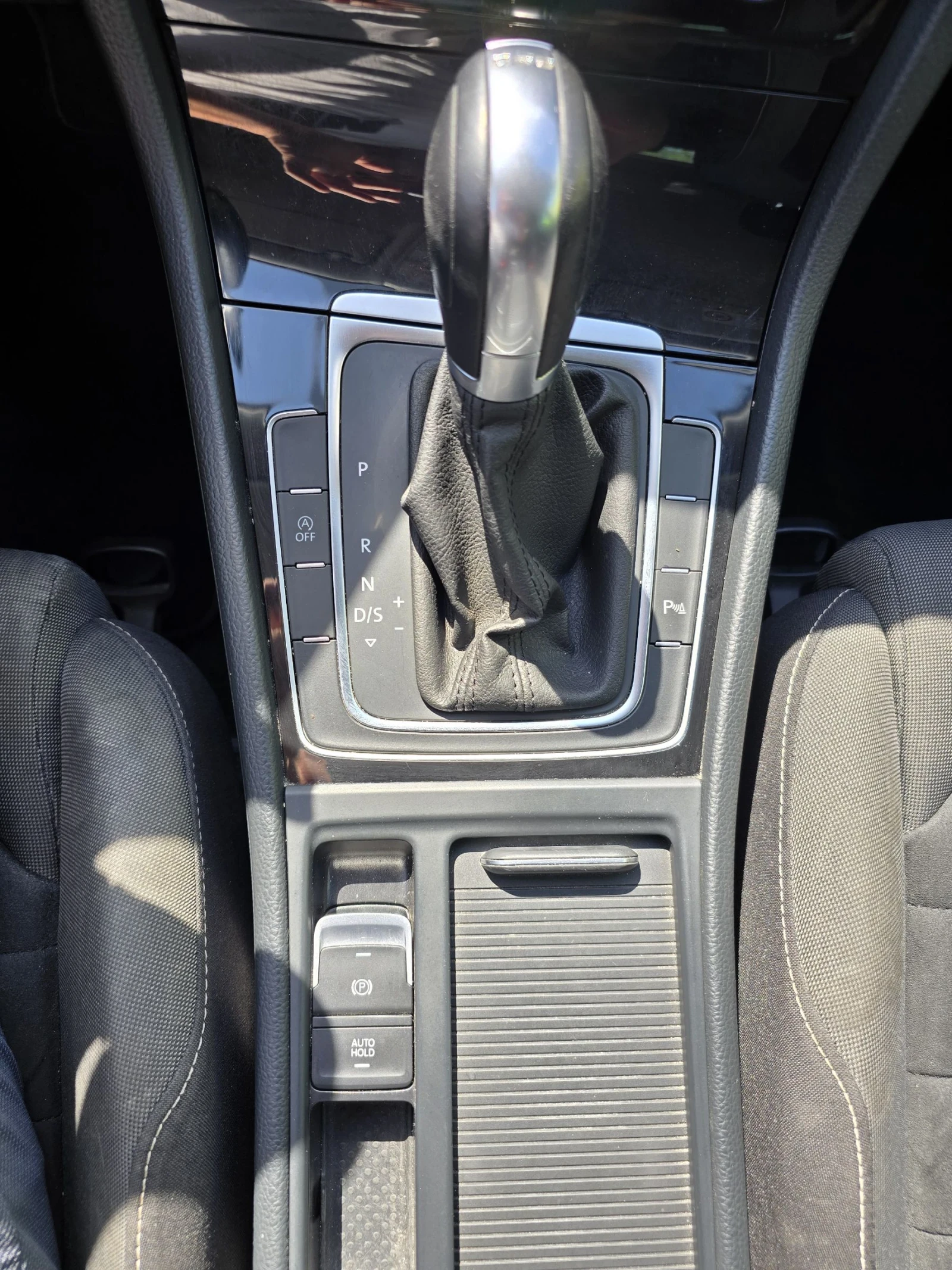 VW Golf HIGHLINE/AUTO/NAVI/PARK, снимка 14 - Автомобили и джипове - 54437642