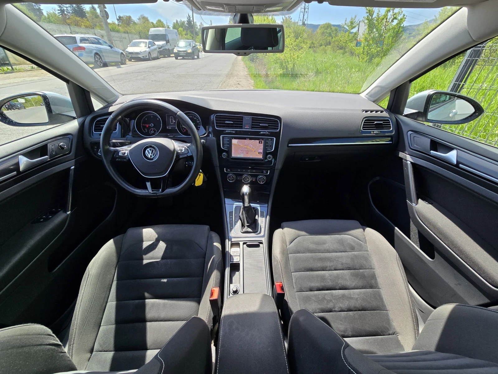 VW Golf HIGHLINE/AUTO/NAVI/PARK, снимка 13 - Автомобили и джипове - 54437642