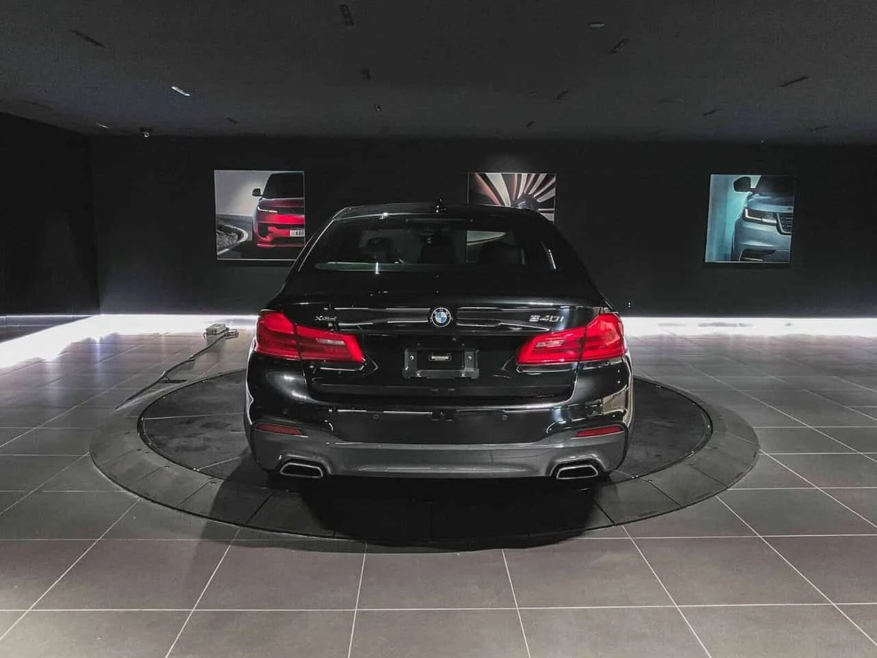 BMW 540  xDrive * M-Sport * CARFAX * Фиксирана цена до БГ , снимка 4 - Автомобили и джипове - 54596375