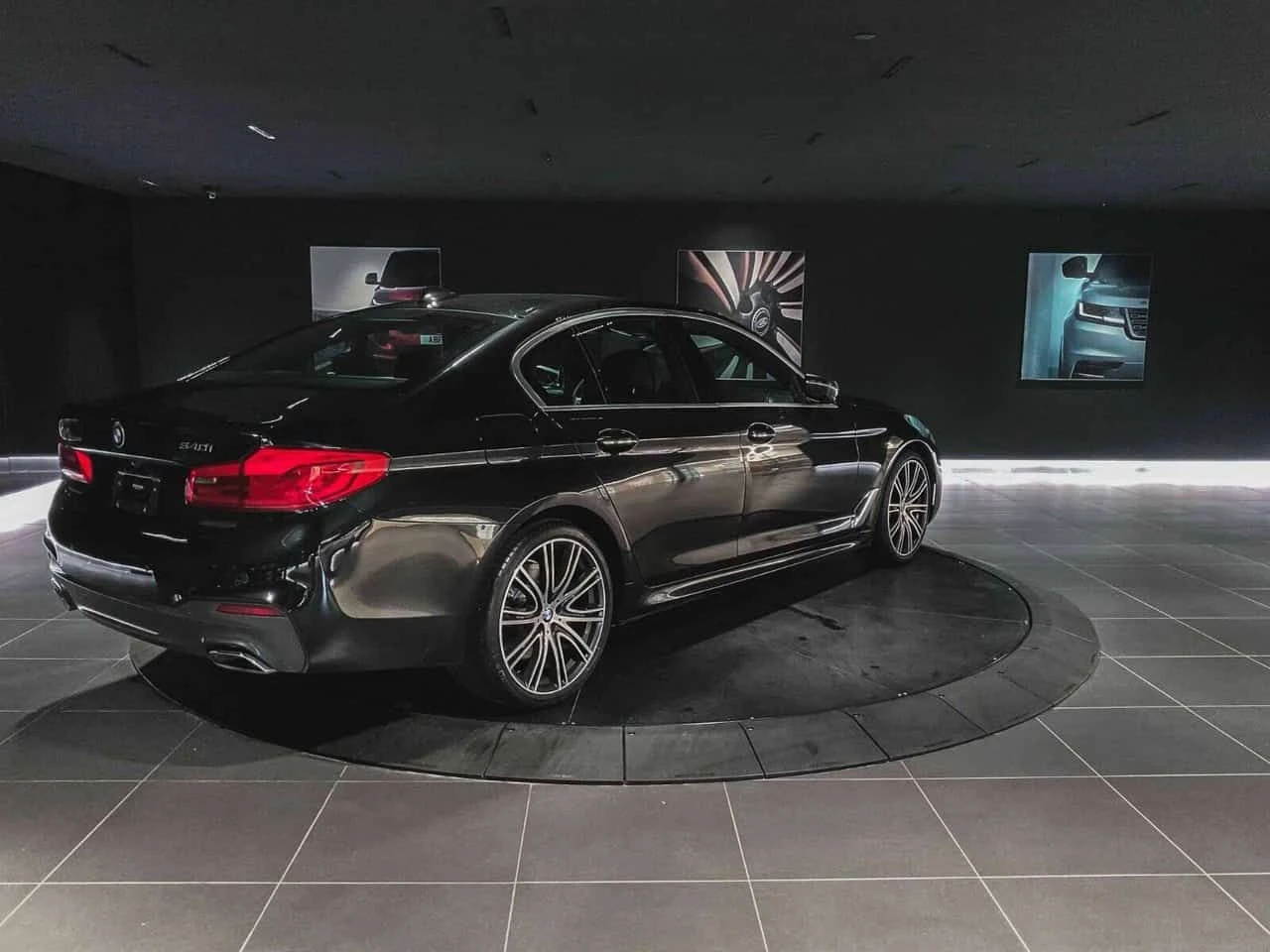 BMW 540  xDrive * M-Sport * CARFAX * Фиксирана цена до БГ , снимка 5 - Автомобили и джипове - 54596375