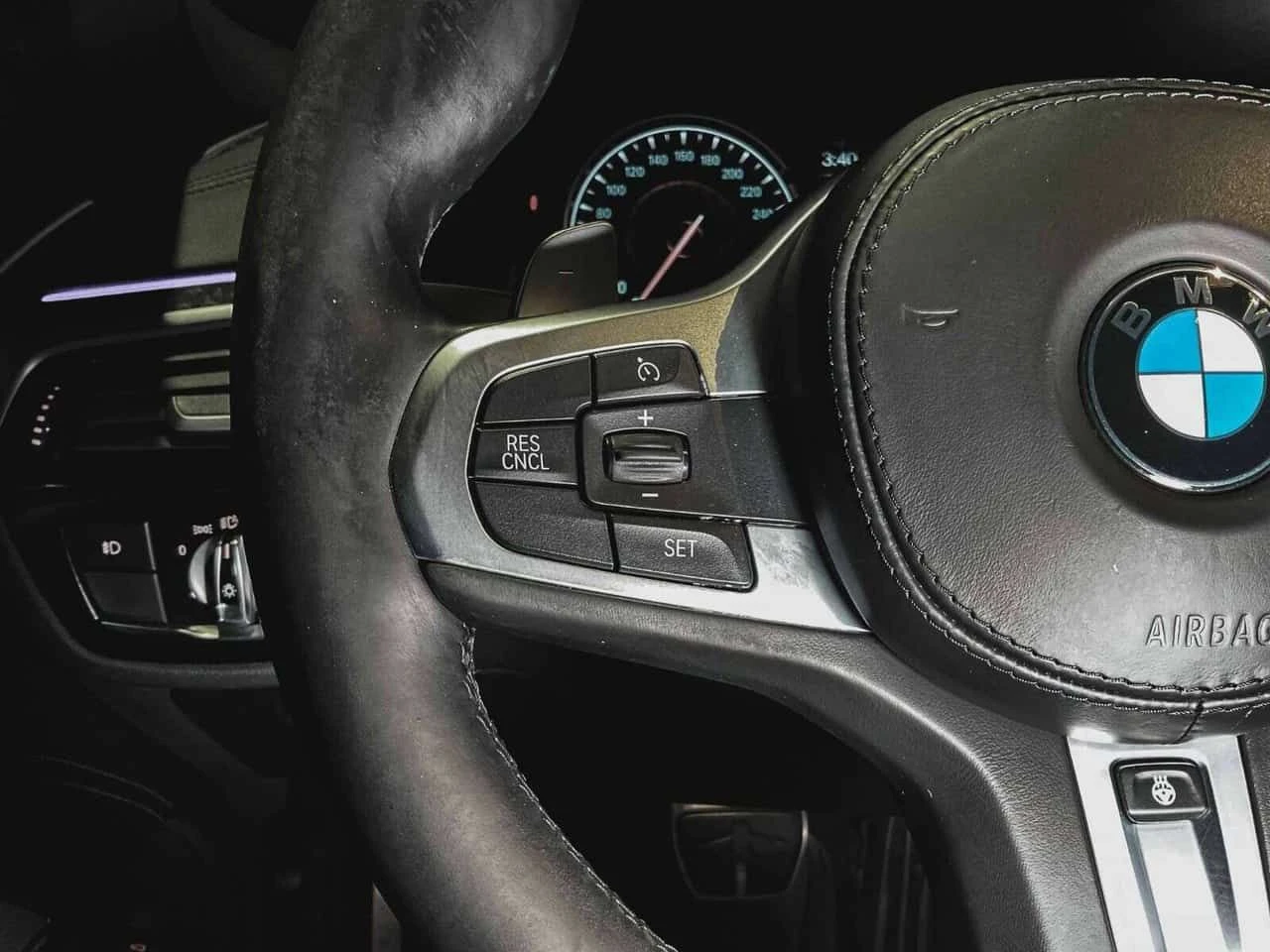 BMW 540  xDrive * M-Sport * CARFAX * Фиксирана цена до БГ , снимка 13 - Автомобили и джипове - 54596375