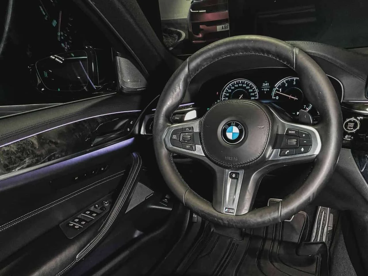BMW 540  xDrive * M-Sport * CARFAX * Фиксирана цена до БГ , снимка 10 - Автомобили и джипове - 54596375