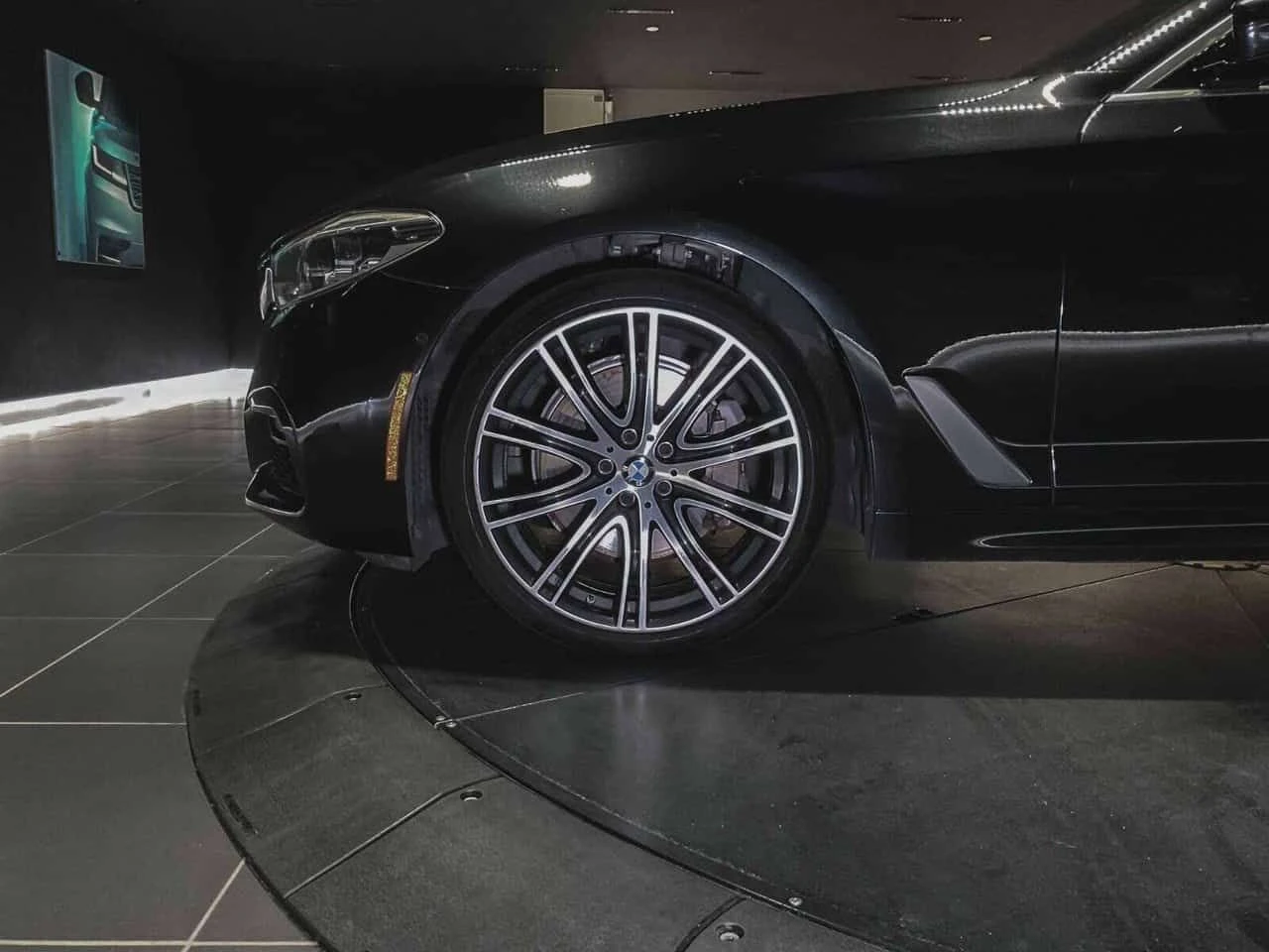 BMW 540  xDrive * M-Sport * CARFAX * Фиксирана цена до БГ , снимка 8 - Автомобили и джипове - 54596375