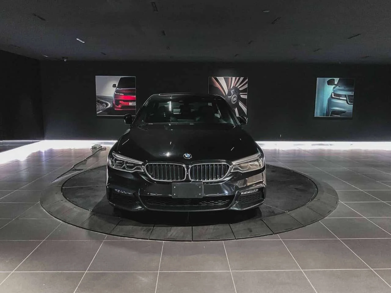 BMW 540  xDrive * M-Sport * CARFAX * Фиксирана цена до БГ , снимка 2 - Автомобили и джипове - 54596375