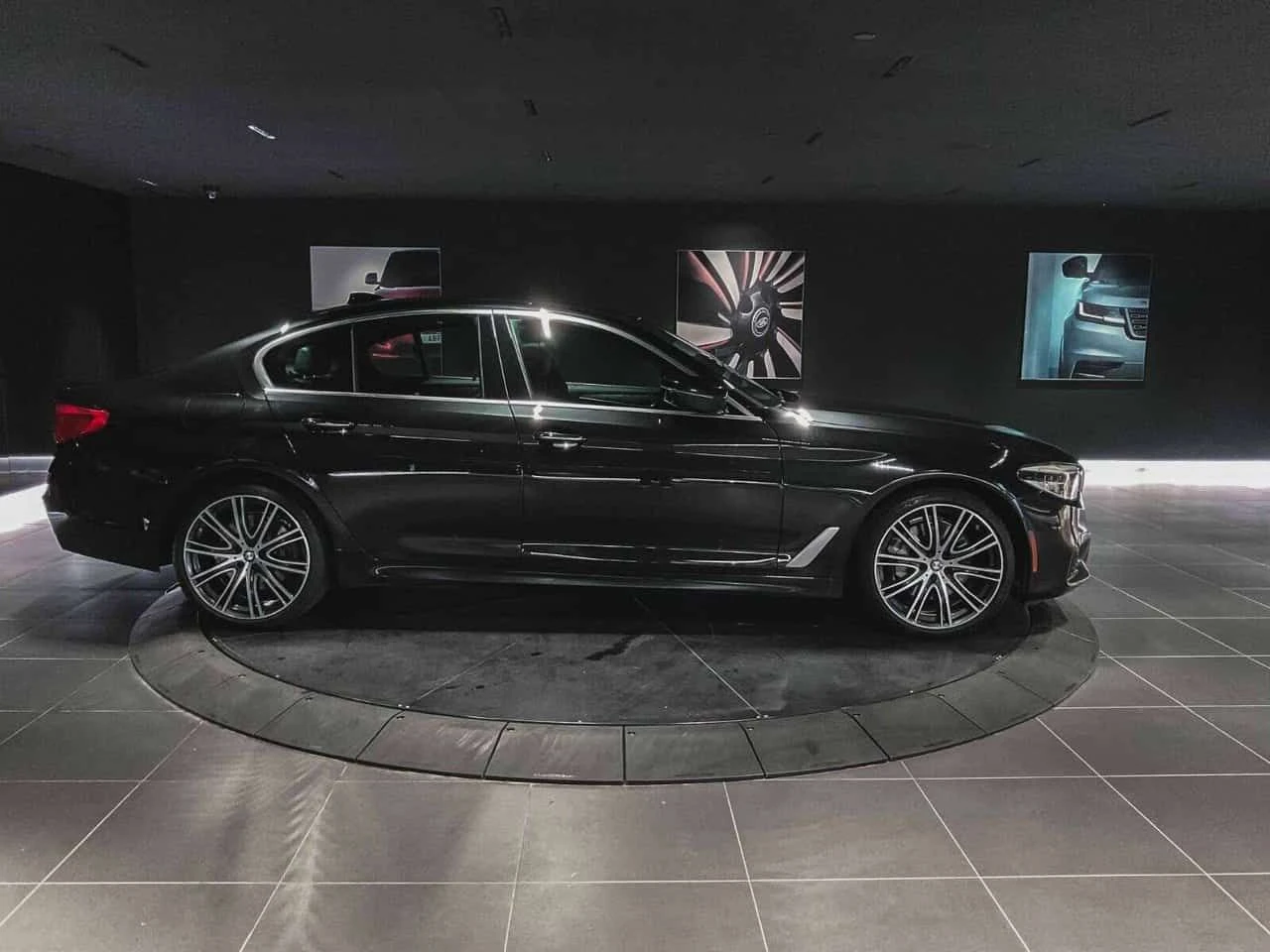 BMW 540  xDrive * M-Sport * CARFAX * Фиксирана цена до БГ , снимка 6 - Автомобили и джипове - 54596375