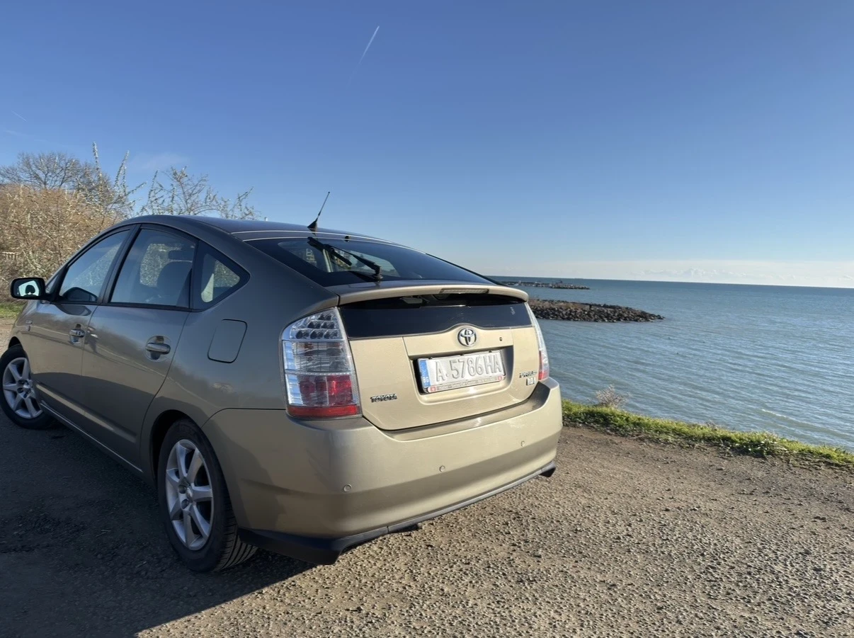 Toyota Prius, снимка 4 - Автомобили и джипове - 55048642