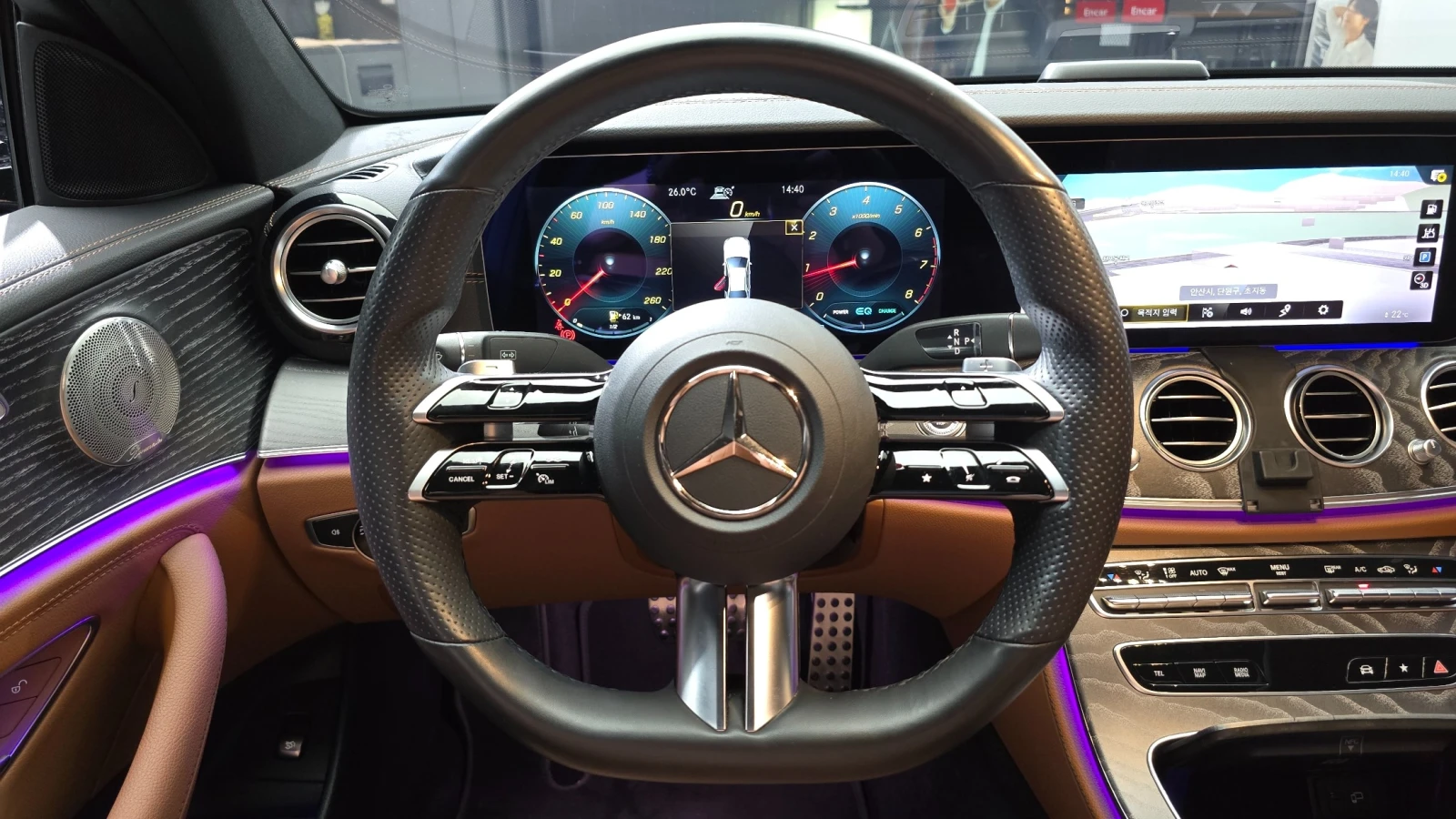 Mercedes-Benz E 350  AMG PACK / 360 / BURMESTER / AMBIENT / PANO , снимка 10 - Автомобили и джипове - 55394488