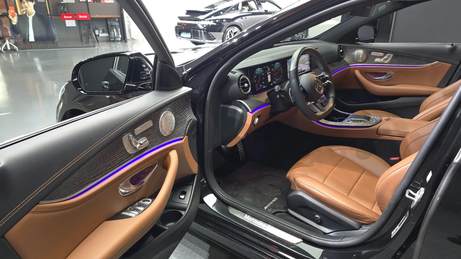Mercedes-Benz E 350  AMG PACK / 360 / BURMESTER / AMBIENT / PANO , снимка 14 - Автомобили и джипове - 55394488
