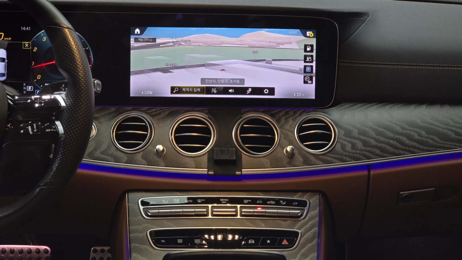 Mercedes-Benz E 350  AMG PACK / 360 / BURMESTER / AMBIENT / PANO , снимка 16 - Автомобили и джипове - 55394488