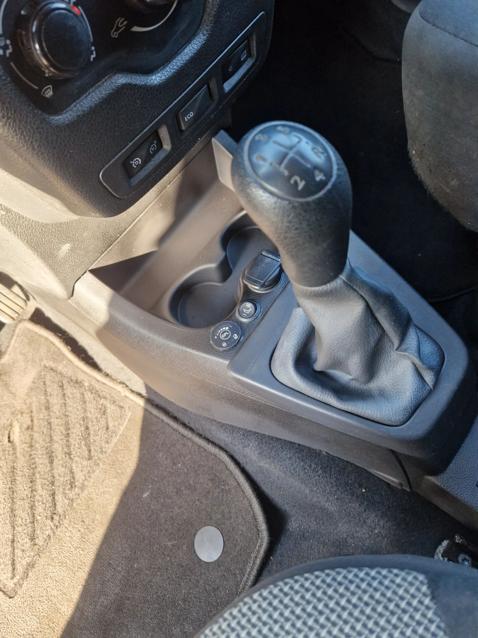 Dacia Dokker, снимка 9 - Автомобили и джипове - 55633589