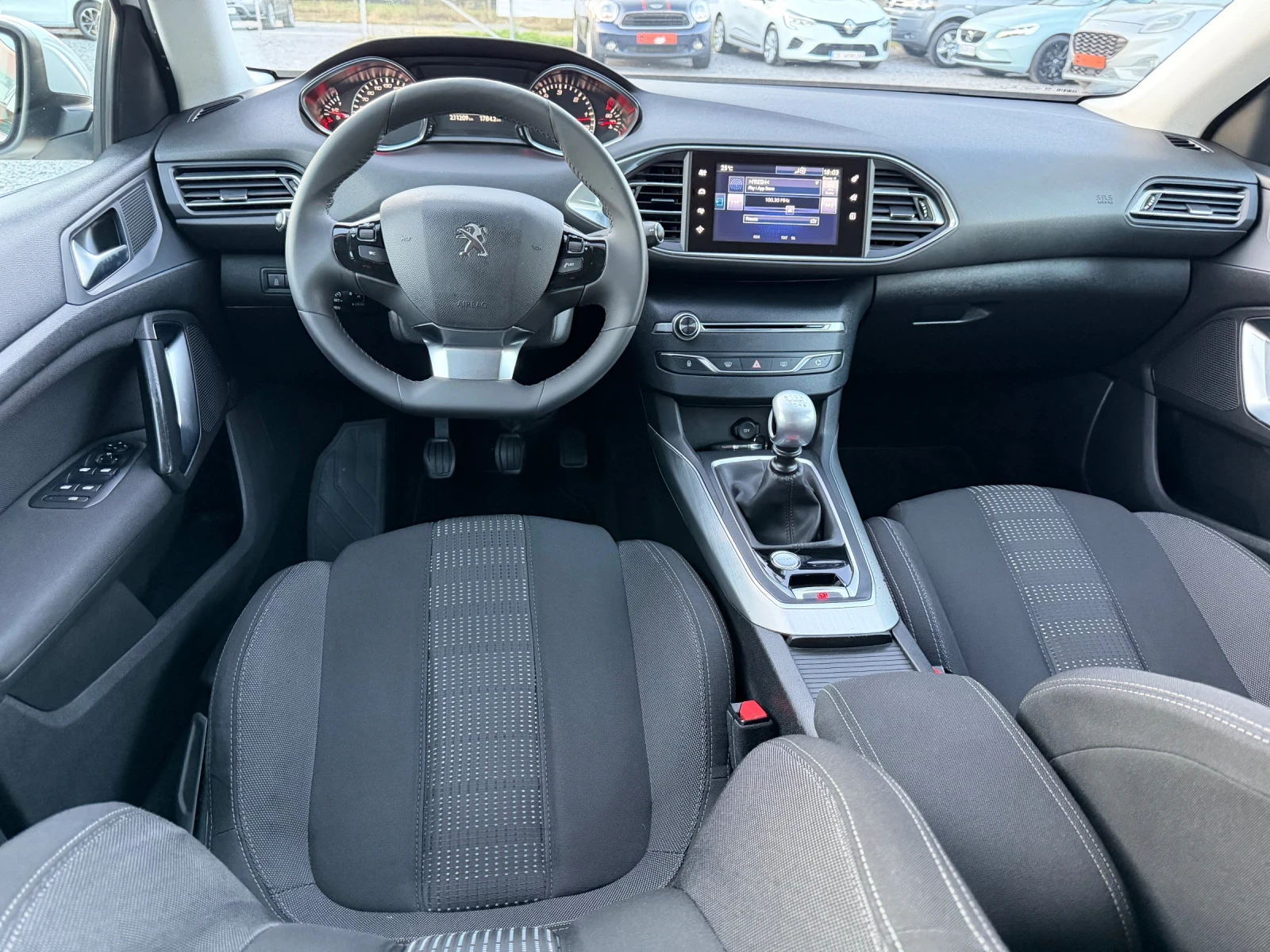 Peugeot 308 1.6 BlueHDI, Gt Line, 120Hp, 2016г. Италия, снимка 11 - Автомобили и джипове - 55683888