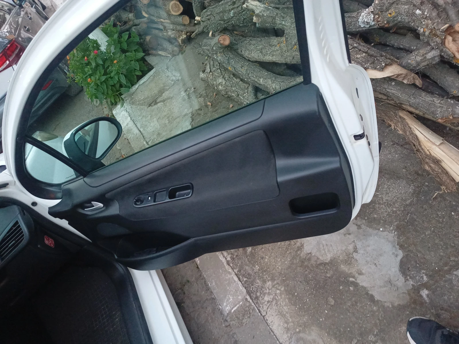 Peugeot 207 1.4 HDI, снимка 9 - Автомобили и джипове - 55829416