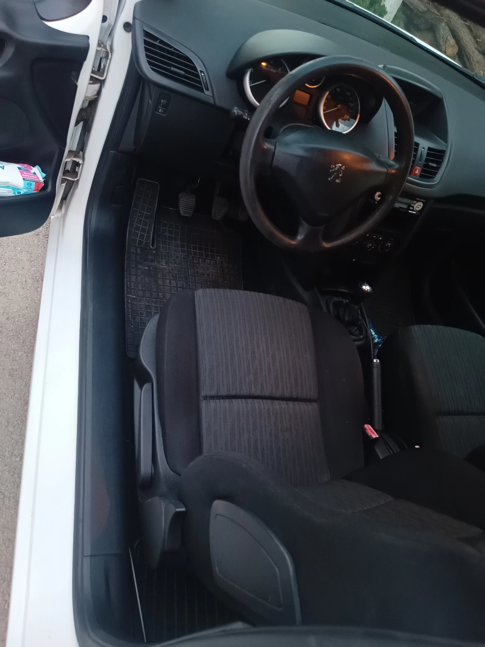 Peugeot 207 1.4 HDI, снимка 7 - Автомобили и джипове - 55829416