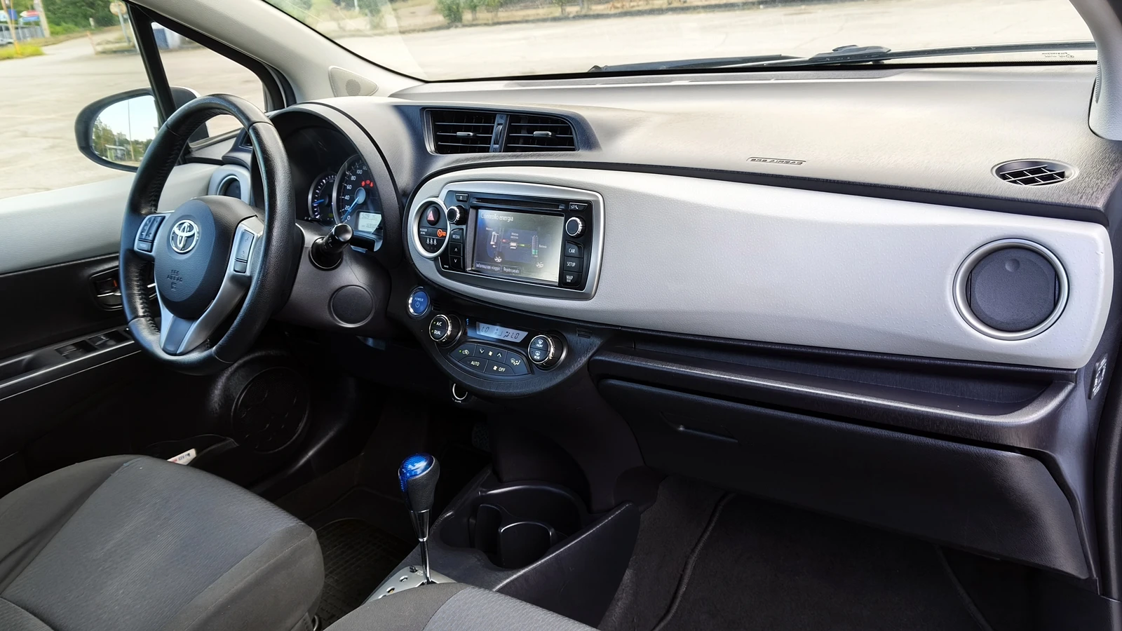 Toyota Yaris 1.5i Aut. , снимка 9 - Автомобили и джипове - 55847547