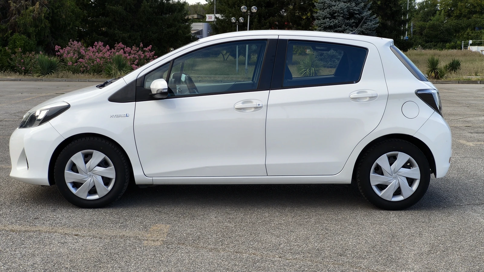 Toyota Yaris 1.5i Aut. , снимка 2 - Автомобили и джипове - 55847547