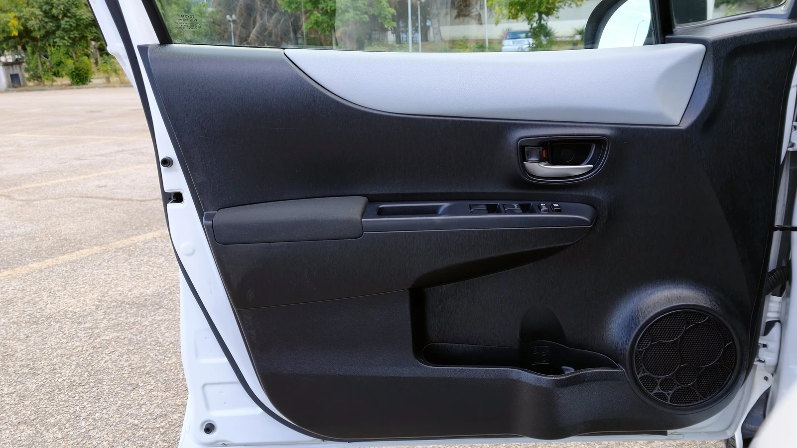 Toyota Yaris 1.5i Aut. , снимка 15 - Автомобили и джипове - 55847547