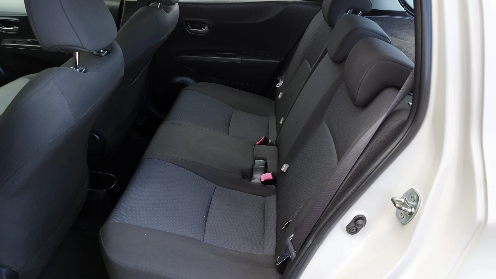 Toyota Yaris 1.5i Aut. , снимка 16 - Автомобили и джипове - 55847547
