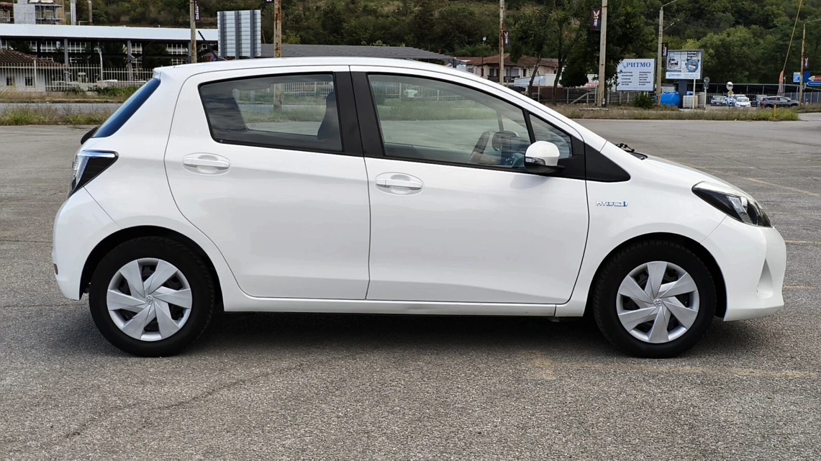 Toyota Yaris 1.5i Aut. , снимка 6 - Автомобили и джипове - 55847547