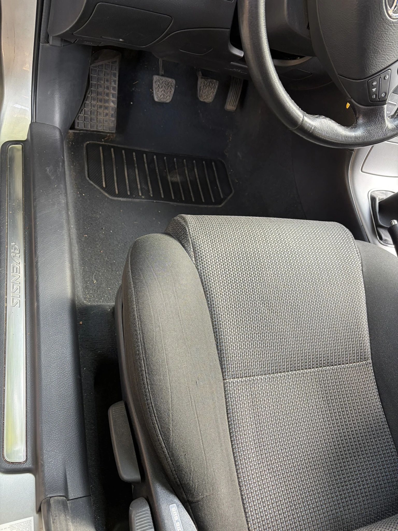 Toyota Avensis Т25 Facelift 2.0 D-4D | 182 000 km, снимка 4 - Автомобили и джипове - 55879502