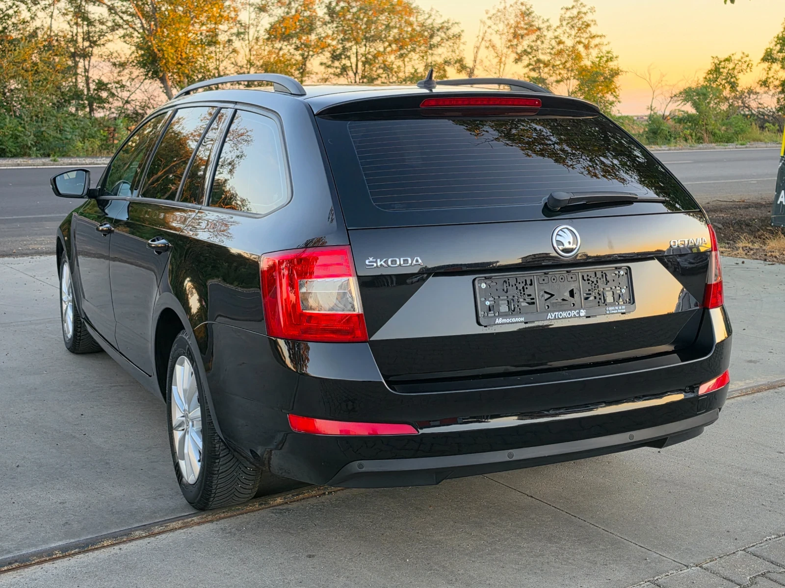 Skoda Octavia 1.6TDI* 110HP* NAVI, снимка 7 - Автомобили и джипове - 56261632