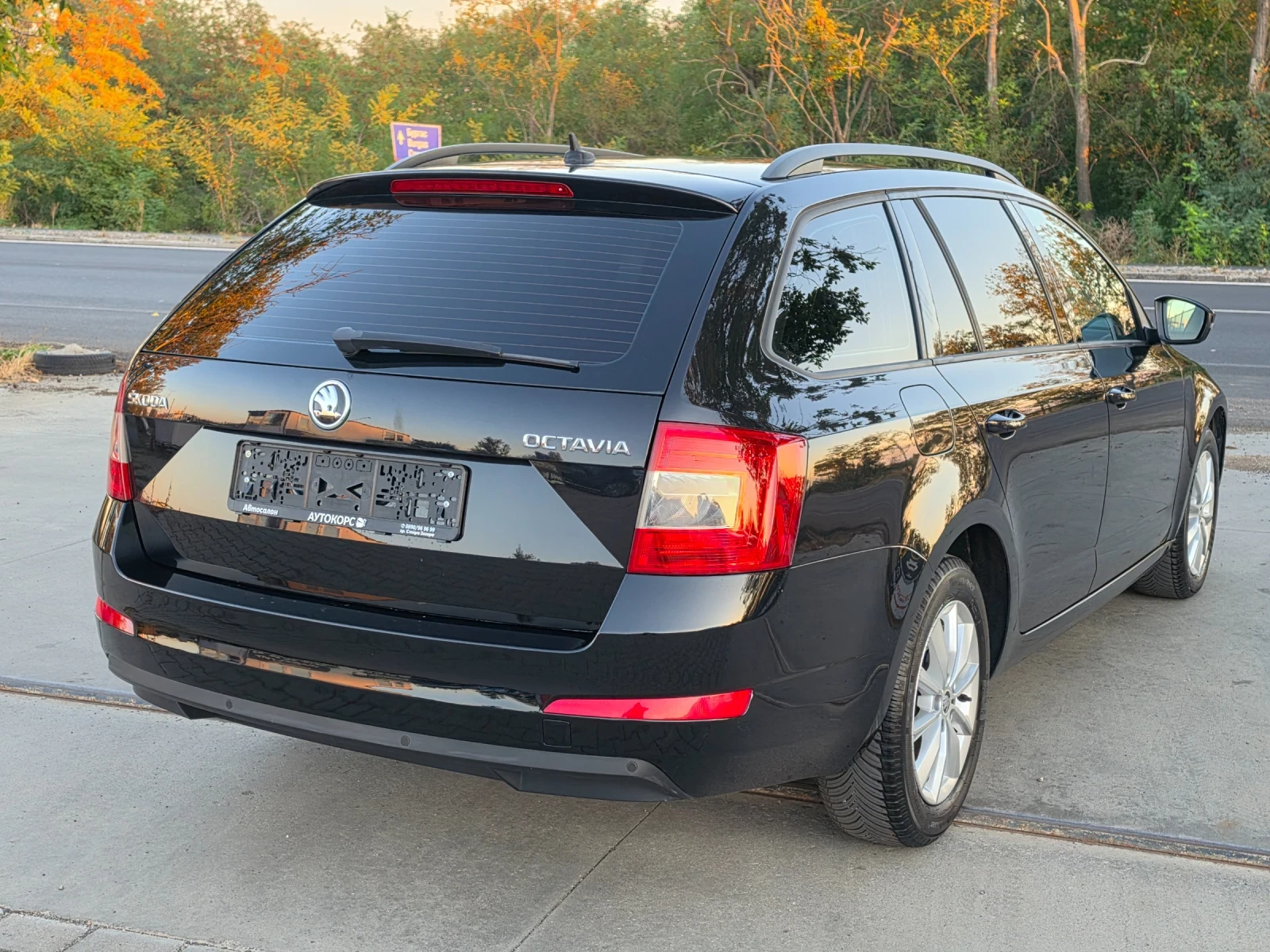 Skoda Octavia 1.6TDI* 110HP* NAVI, снимка 5 - Автомобили и джипове - 56261632