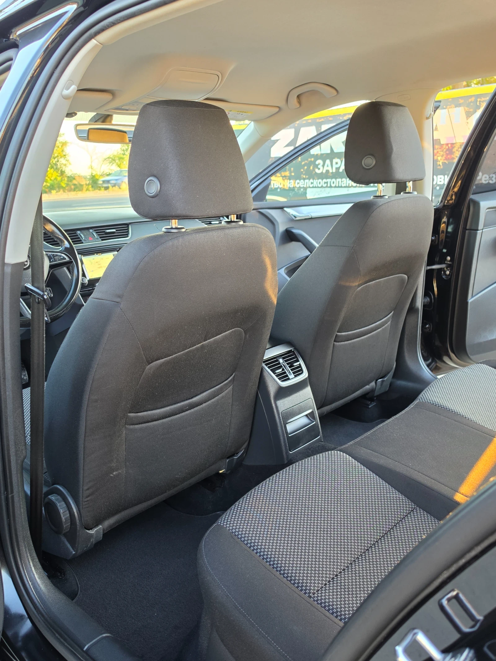 Skoda Octavia 1.6TDI* 110HP* NAVI, снимка 12 - Автомобили и джипове - 56261632