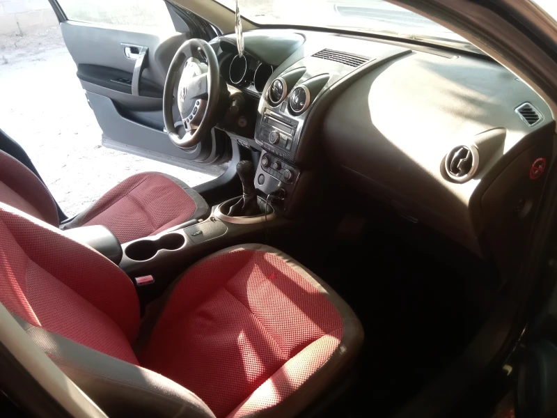 Nissan Qashqai, снимка 9 - Автомобили и джипове - 52259306