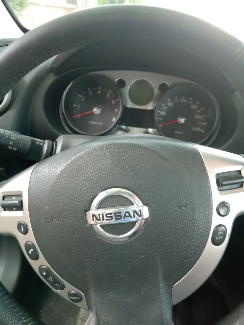 Nissan Qashqai, снимка 6 - Автомобили и джипове - 52259306